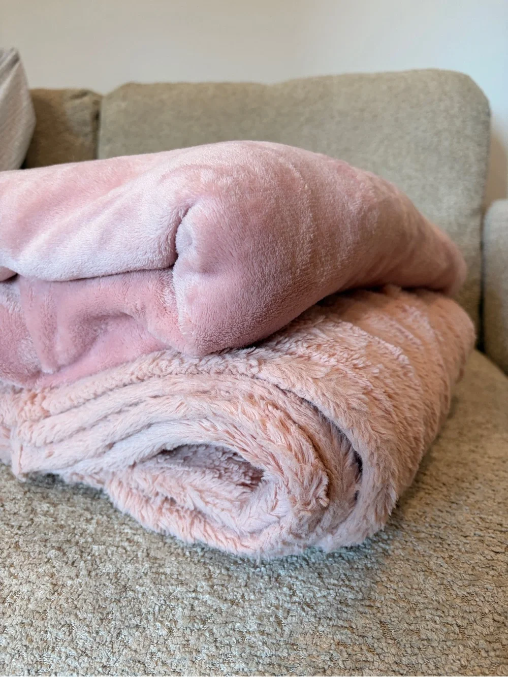 Pink Cozy Throw Plush Blanket Bundle